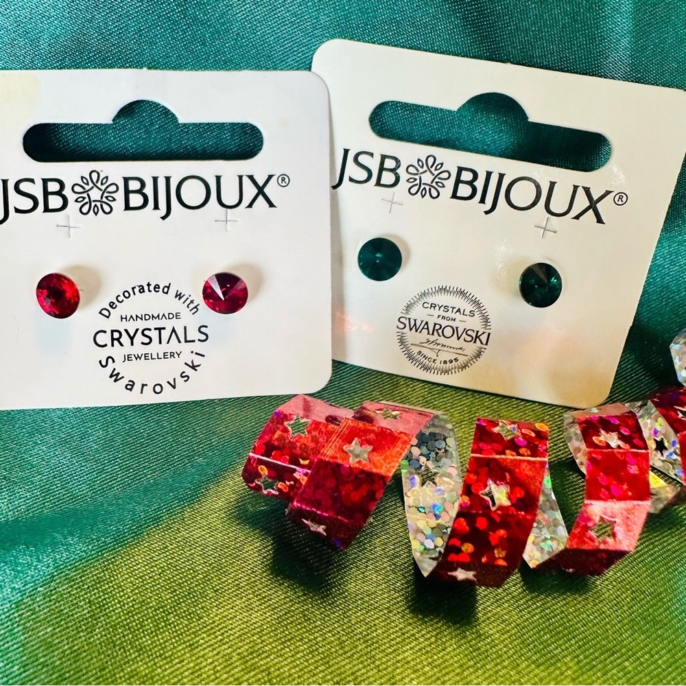 Crystal Stud Earrings Set Made With Swarovski Elements Red Green Nwt 25$